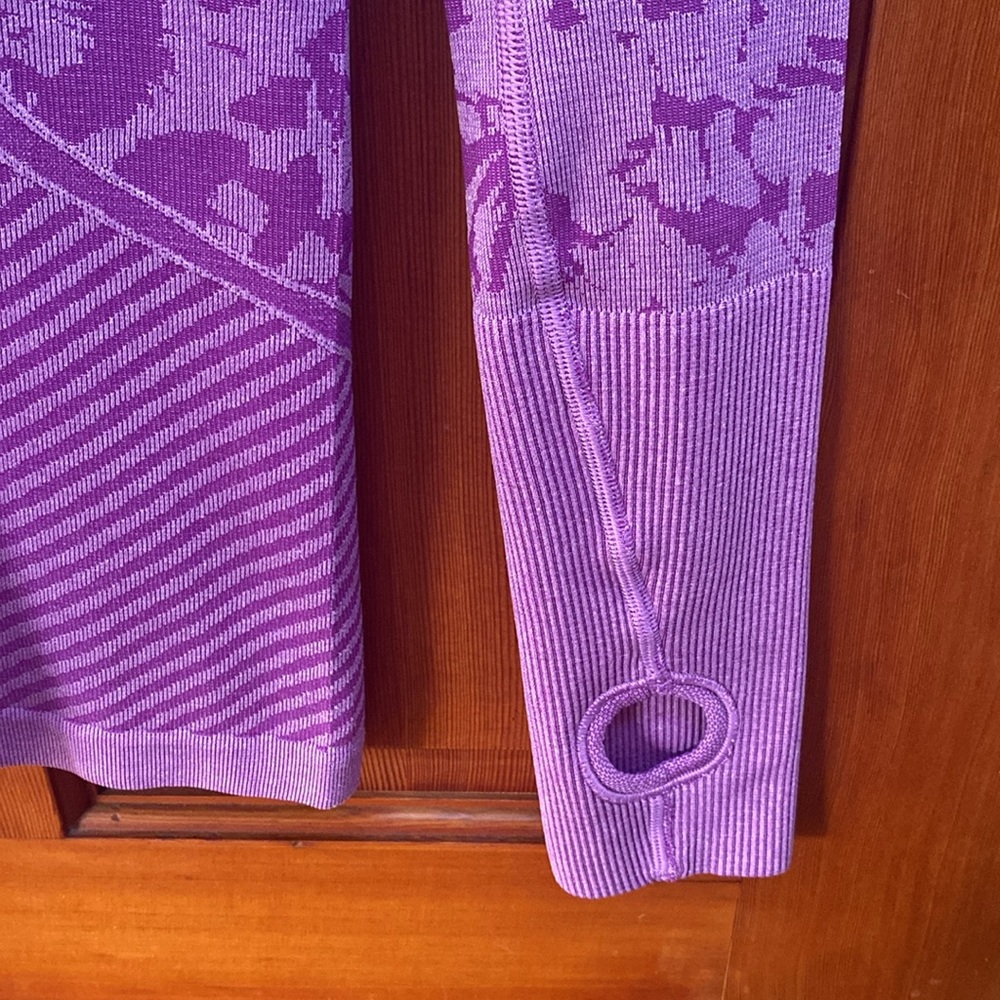 Lululemon thumbholes size 6 - Picture 11 of 17